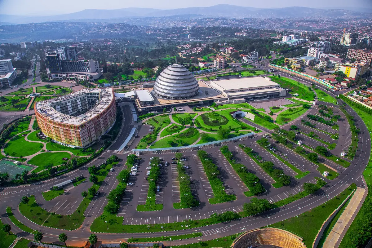 Le Kigali Convention Centre et la ville vus d'en haut