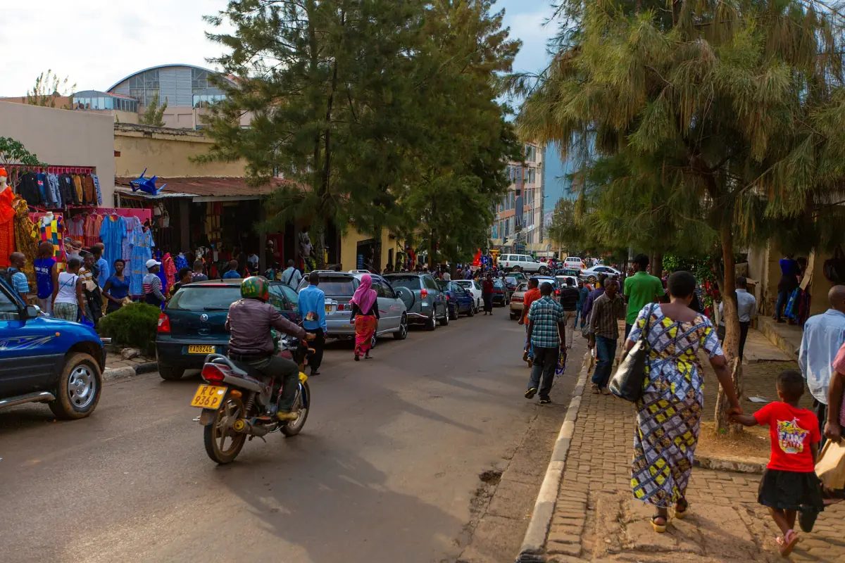 Une scène de rue à Kigali